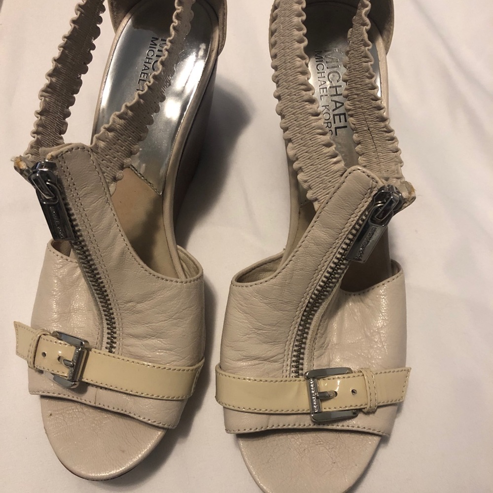 Michael Michael Kors Buckle Wedges Tan/Beige 7.5